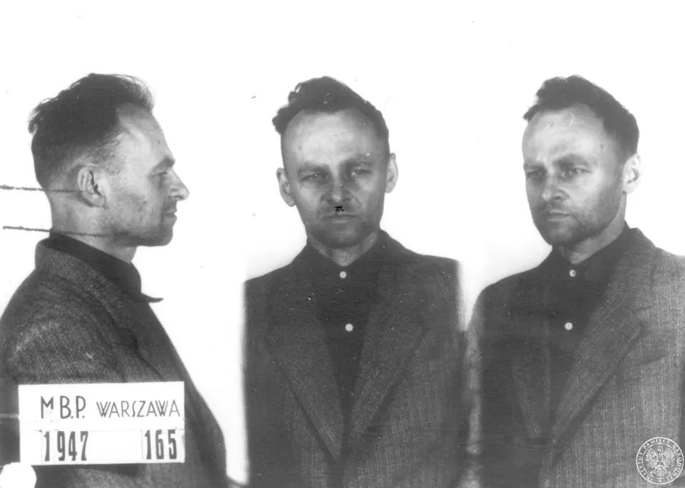 Trzy fotografie więzienne Witolda Pileckiego z więzienia mokotowskiego w 1947 roku